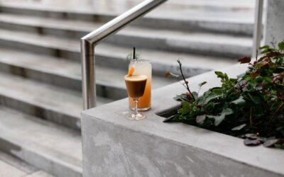 Espresso Martini and cocktail on a concrete ledge near stairs, showcasing Mix Lounge's innovative beverage offerings.